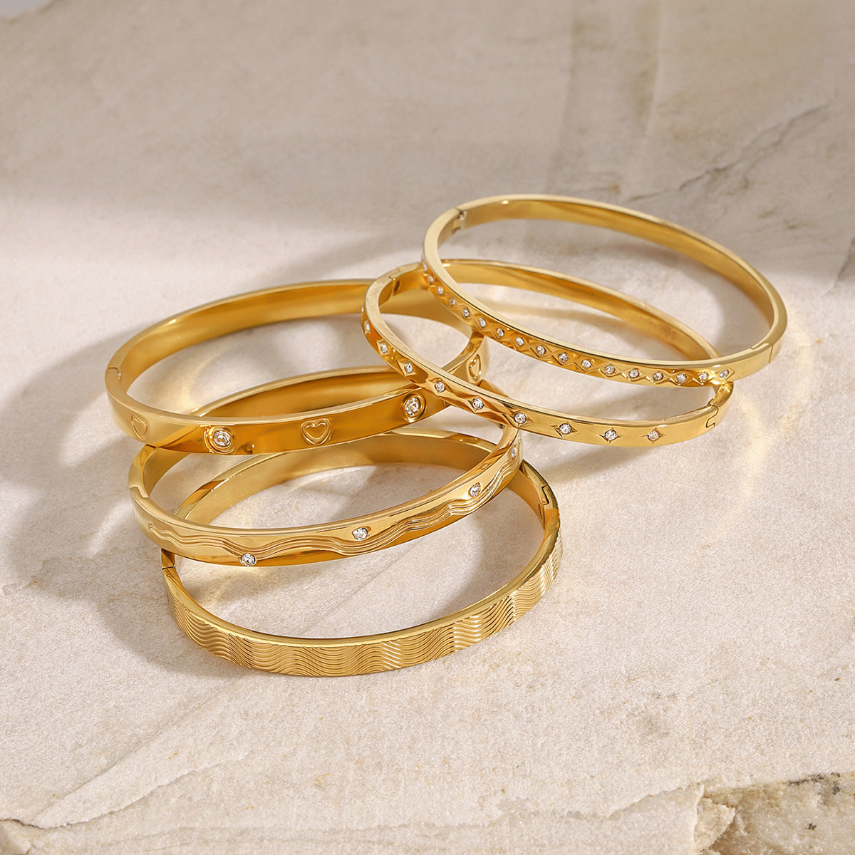 JDR2409029 Stainless Steel Clip Bangle Bracelet With Zirconia