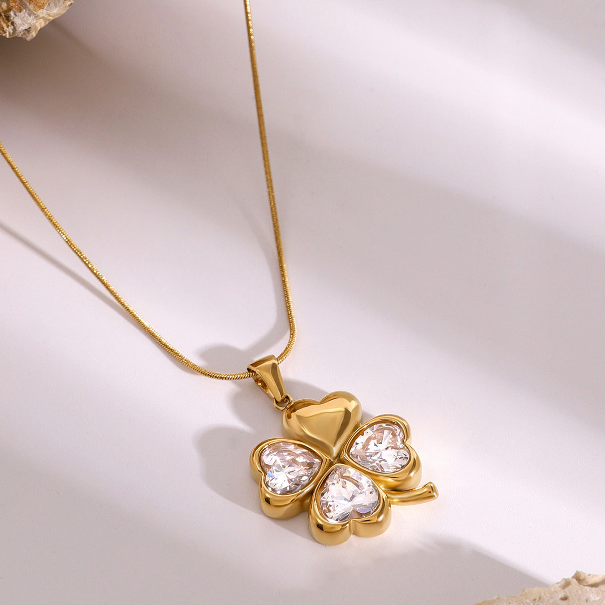 JDN2407017 Clover Pendant Necklace Stainless Steel Waterproof Chain Necklace for Women