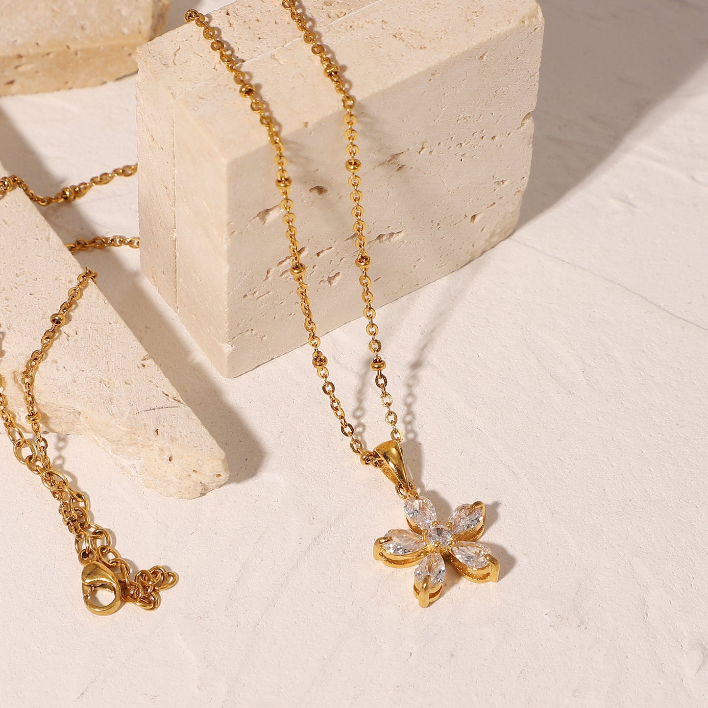 JDN20783-WT Stainless Steel Flower Pendant Necklace Zircon Necklace No Tarnish Waterproof Chain