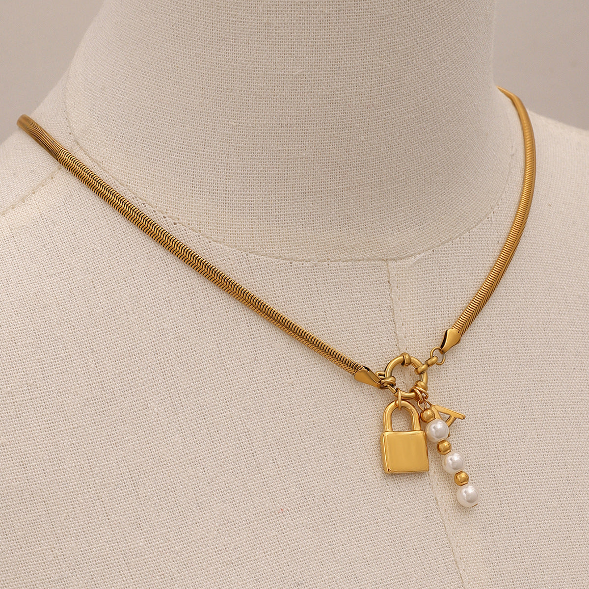 JDNW2408014 Stainless Steel Necklace Lock Letter Pendant with Waterproof no Tarnish Chain Necklace for Women