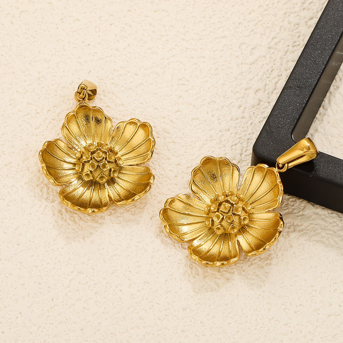 PD23 Vintage Flower Pendant Stainless Steel Necklace Pendants