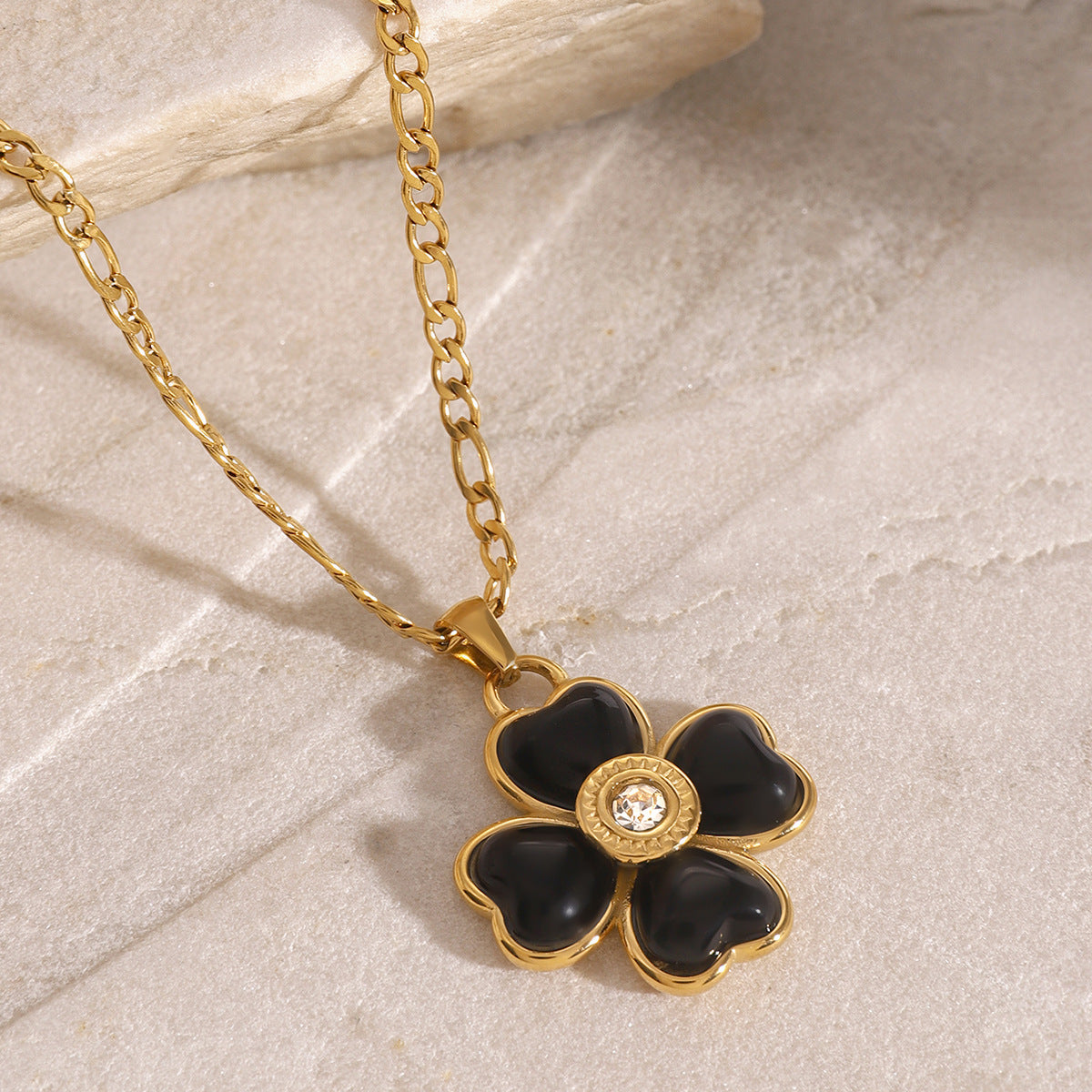 JDN2408033 Stainless Steel Clover Pendant Necklace Waterproof Chain Necklace for Women